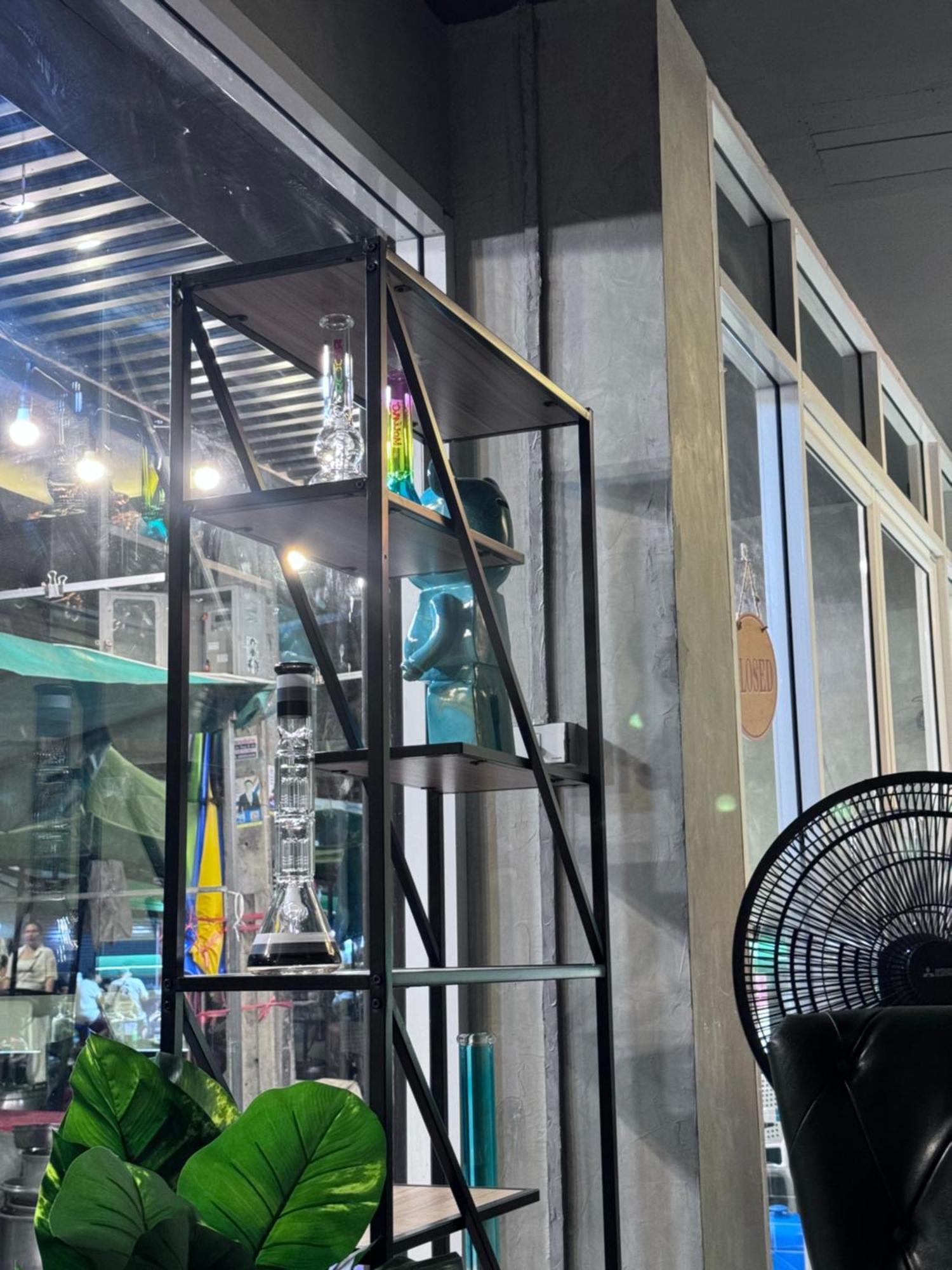 Bud Brew Beyond Dispensary And Hotel Bangkok Exteriör bild