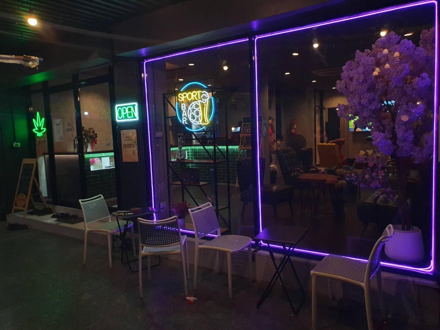 Bud Brew Beyond Dispensary And Hotel Bangkok Exteriör bild