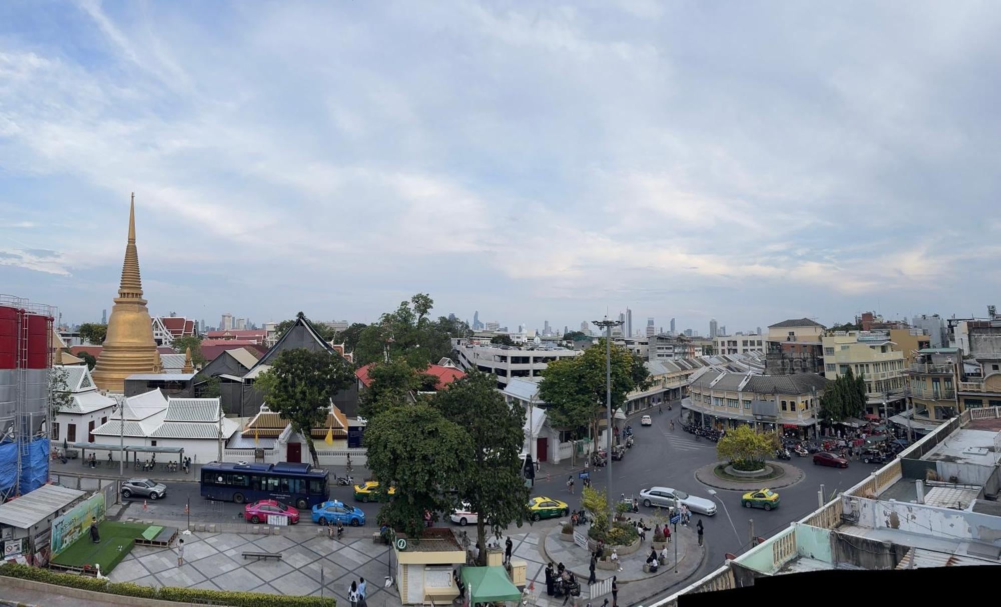 Bud Brew Beyond Dispensary And Hotel Bangkok Exteriör bild