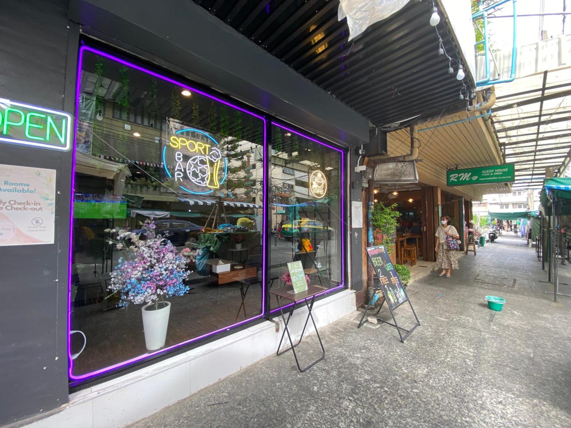 Bud Brew Beyond Dispensary And Hotel Bangkok Exteriör bild