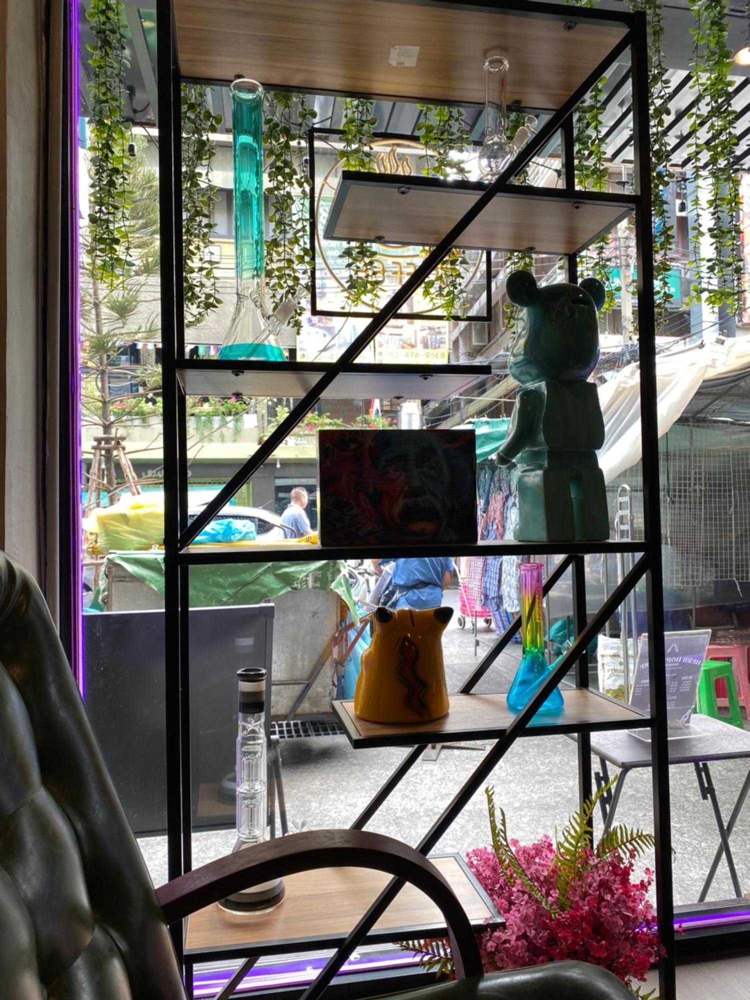 Bud Brew Beyond Dispensary And Hotel Bangkok Exteriör bild