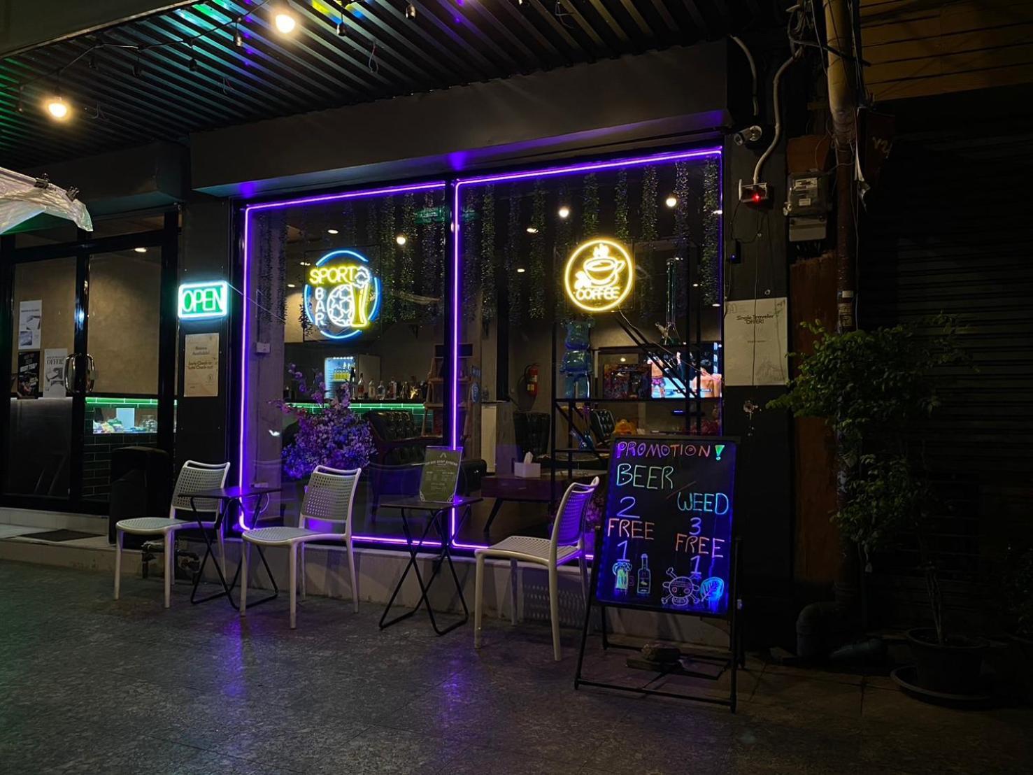 Bud Brew Beyond Dispensary And Hotel Bangkok Exteriör bild