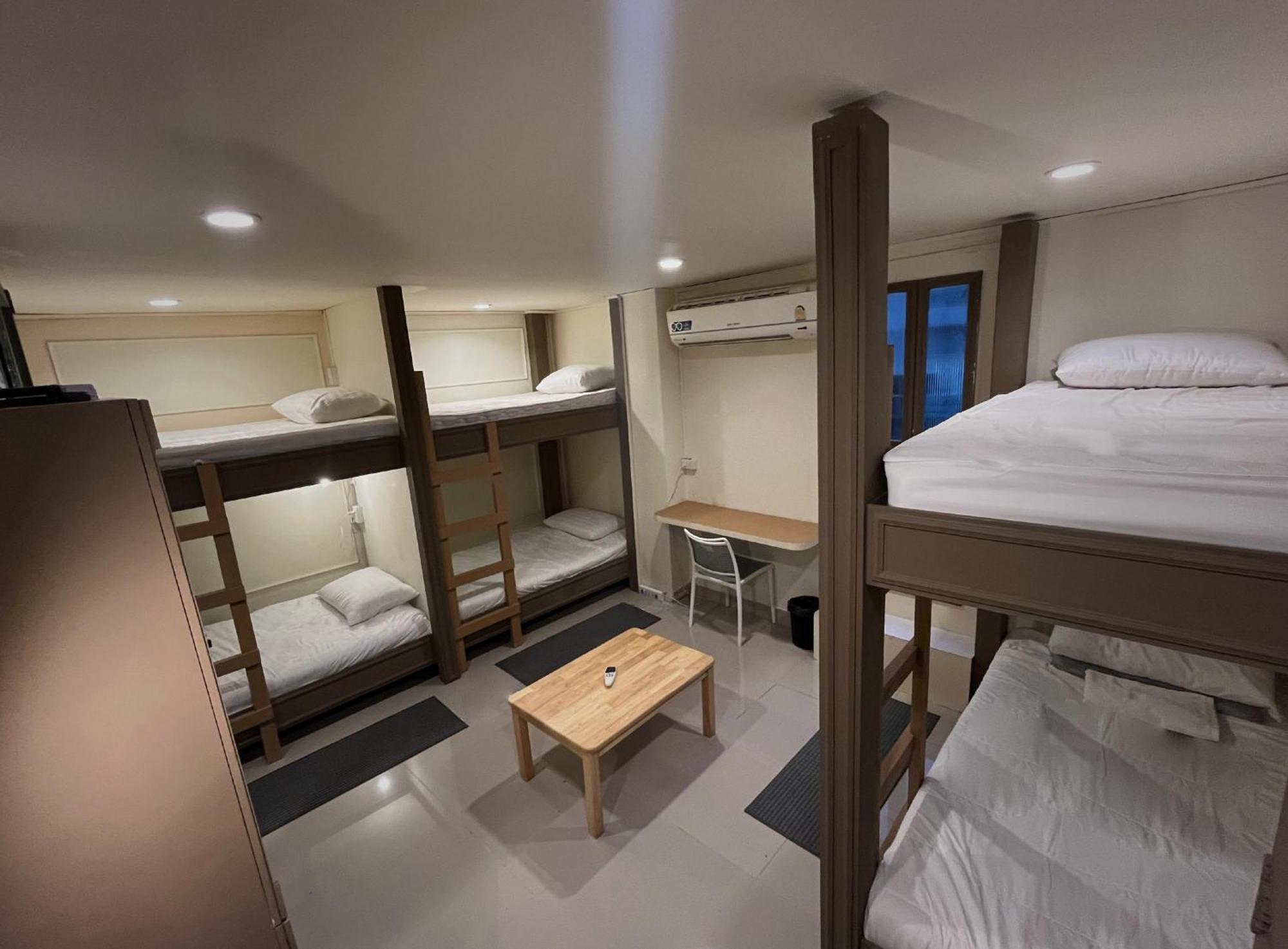 Bud Brew Beyond Dispensary And Hotel Bangkok Exteriör bild