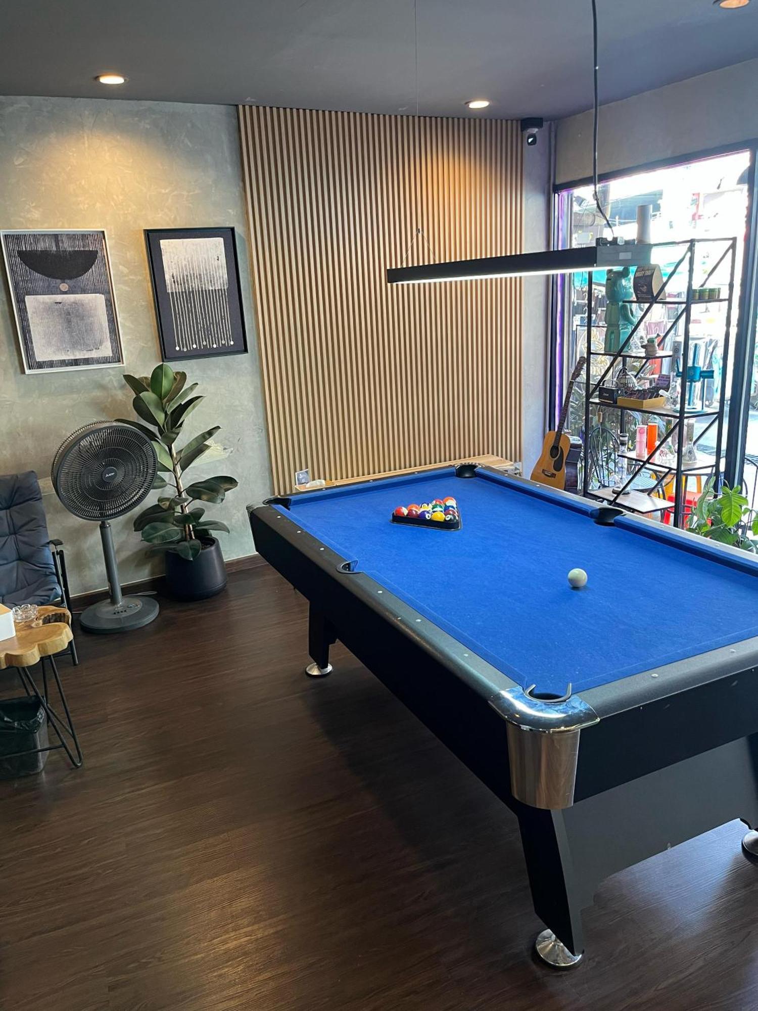 Bud Brew Beyond Dispensary And Hotel Bangkok Exteriör bild